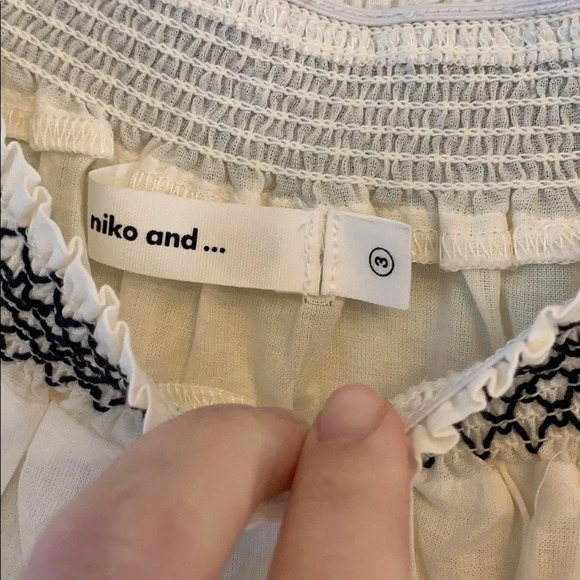 Niko and... size 3, crop blouse with bell sleeve - Picture 4 of 6